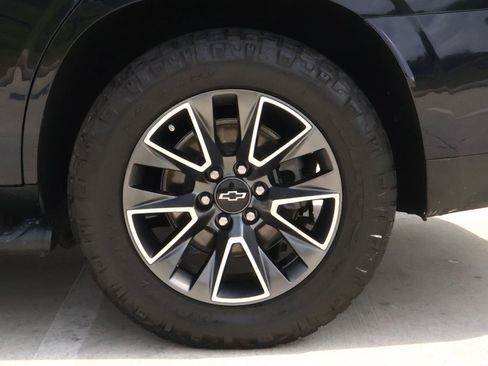 Used 2022 Chevrolet Tahoe Z71 w/ Z71 Off-Road Package image 9