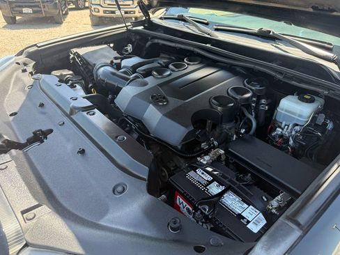 Used 2019 Toyota 4Runner SR5 AWD/4WD image 37