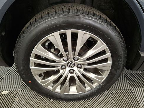 Certified 2024 Toyota Venza Limited AWD/4WD image 19
