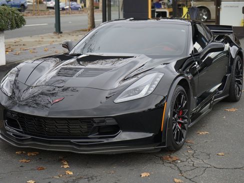 Used 2016 Chevrolet Corvette Z06 w/ Z07 Performance Package image 3