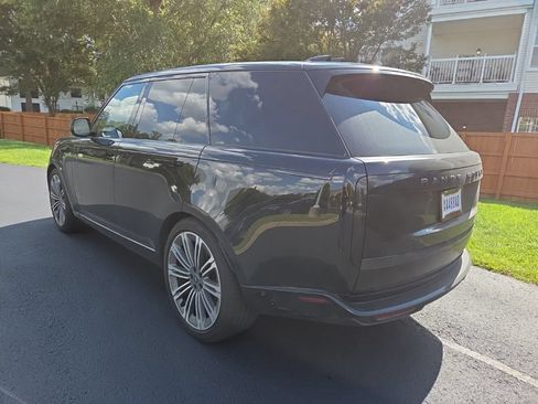 Certified 2025 Land Rover Range Rover SE AWD/4WD image 3