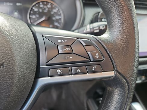 Used 2022 Nissan Kicks SV image 17