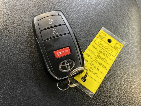 Used 2025 Toyota Tacoma TRD Off-Road image 44