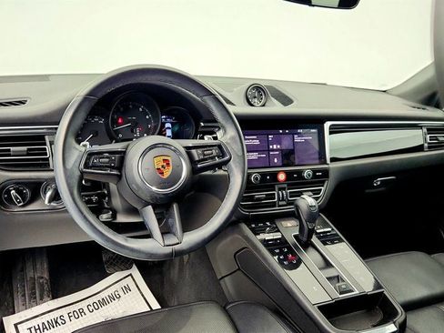 Used 2022 Porsche Macan w/ Premium Package Plus image 11