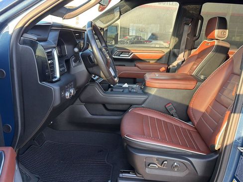 Used 2024 GMC Sierra 3500 Denali Ultimate AWD/4WD image 10