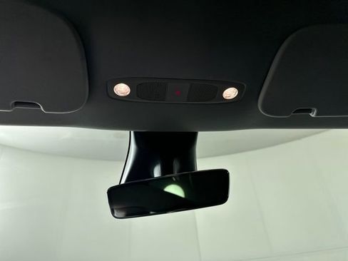 Used 2022 Tesla Model Y Long Range image 23
