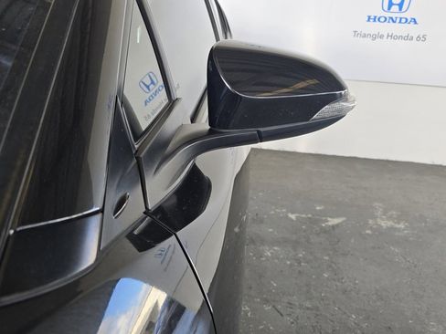 Used 2022 Toyota C-HR XLE image 32