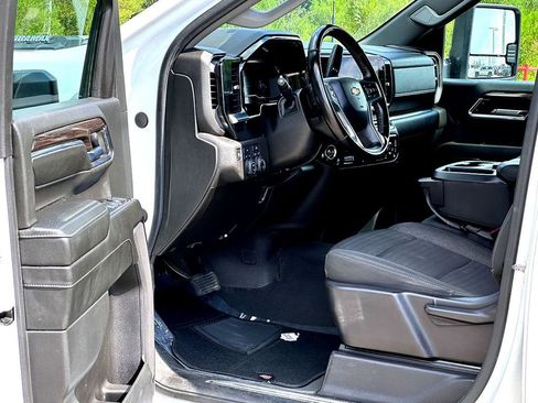 Used 2024 Chevrolet Silverado 2500 LT image 10