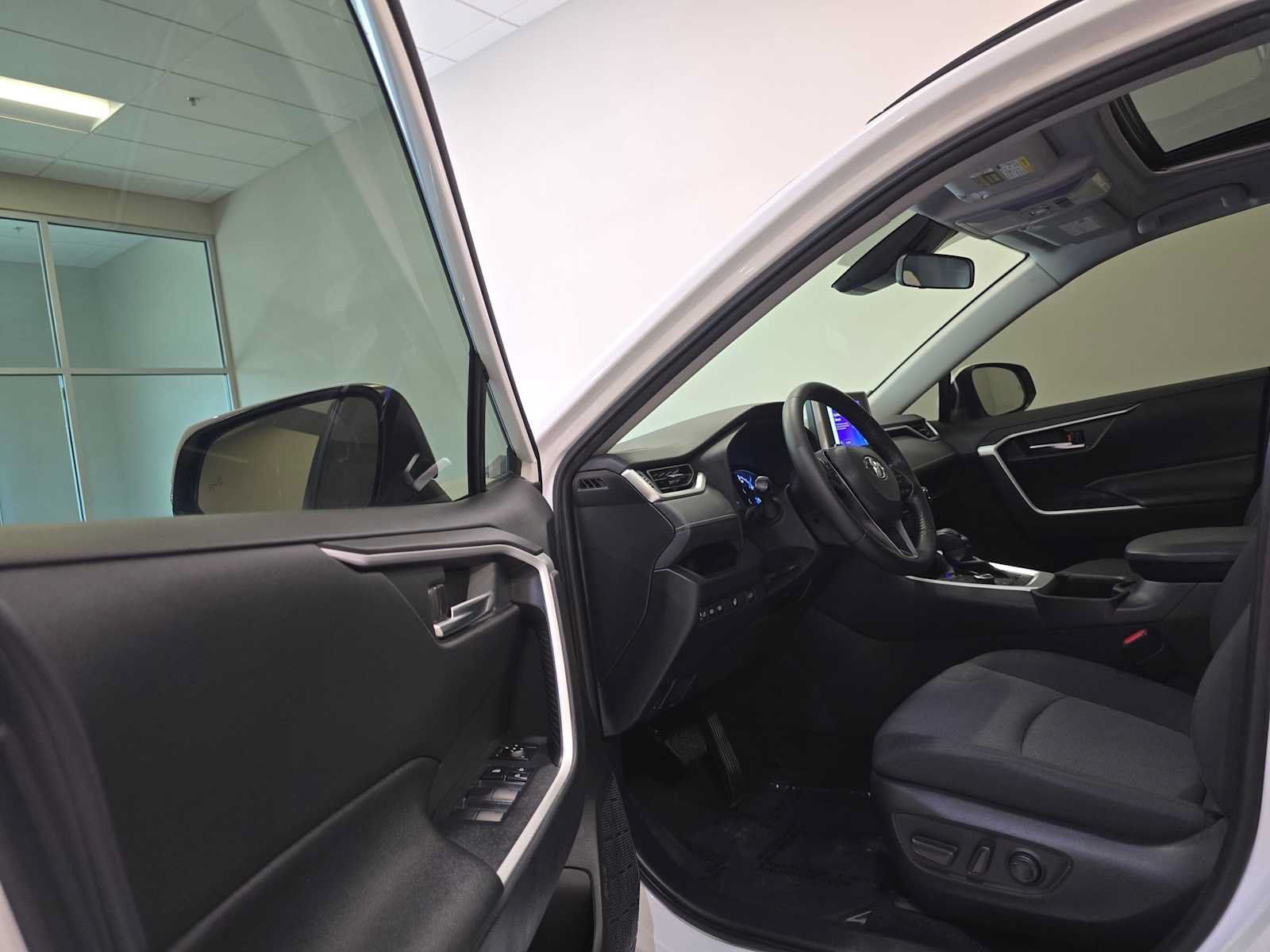 Used 2023 Toyota RAV4 XLE w/ Convenience Package AWD/4WD image 23