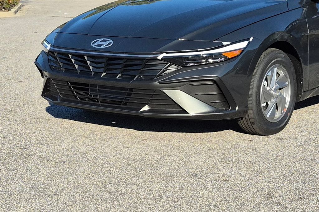 New 2026 Hyundai Elantra SE FWD image 10