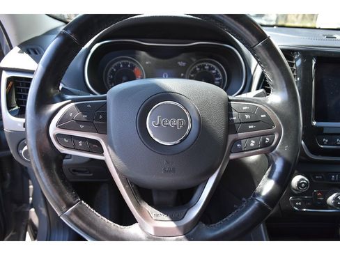 Used 2021 Jeep Cherokee Limited image 18