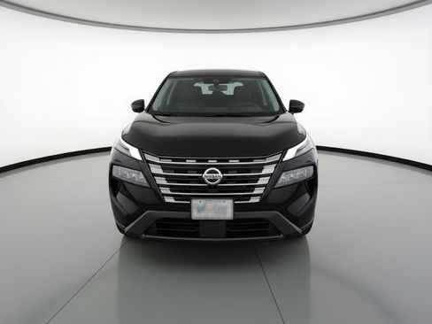 Used 2025 Nissan Rogue SV image 2