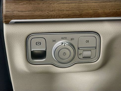 Certified 2025 Mercedes-Benz GLS 450 4MATIC image 10