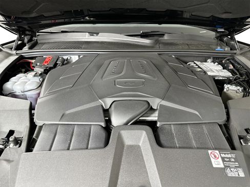 Certified 2025 Porsche Cayenne Coupe image 38