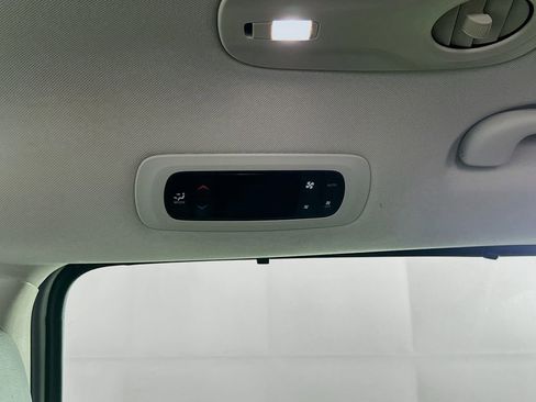 Certified 2024 Chrysler Pacifica Touring-L image 35