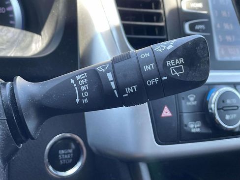 Used 2018 Toyota Highlander Limited AWD/4WD image 29