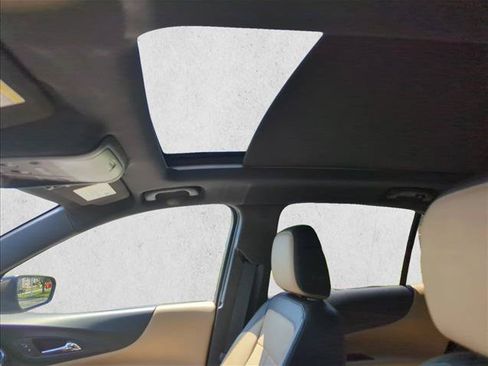 Used 2022 Chevrolet Equinox Premier FWD image 21