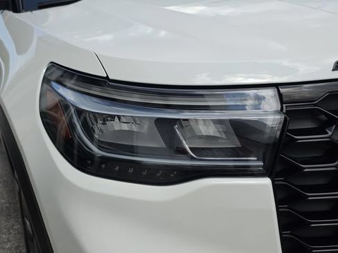 Used 2025 Ford Explorer ST AWD/4WD image 10