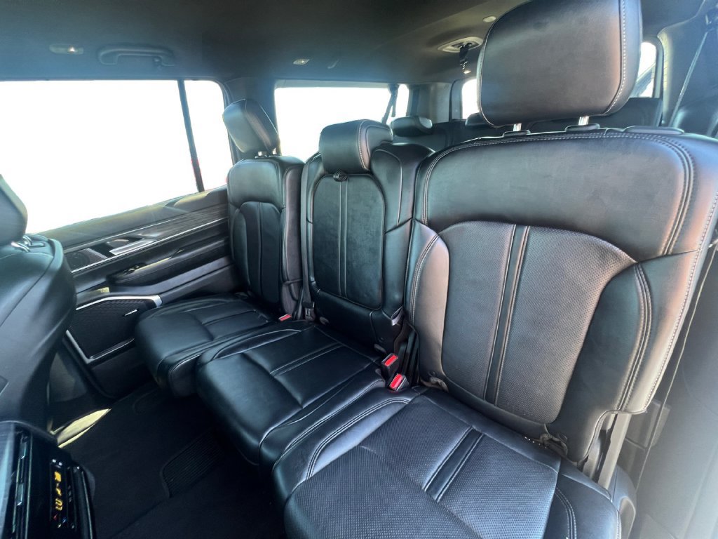 Used 2024 Jeep Wagoneer L Series III w/ Flexible Seating Group AWD/4WD image 22