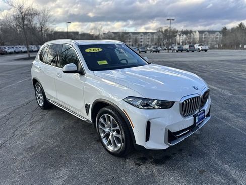 Used 2024 BMW X5 xDrive50e image 3