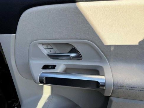 Used 2021 Mercedes-Benz GLB 250 image 42