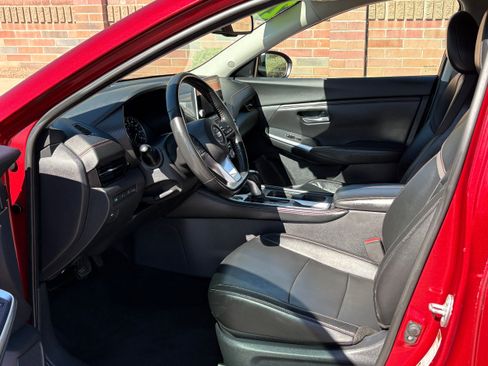 Used 2021 Nissan Sentra SR w/ SR Premium Package FWD image 6