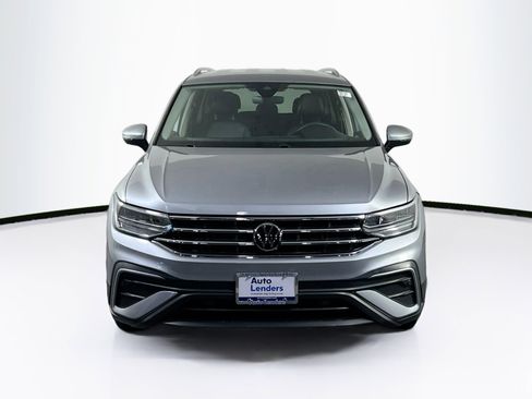 Used 2023 Volkswagen Tiguan SE AWD/4WD image 2