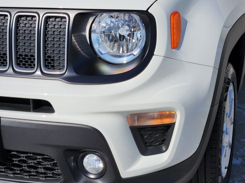Used 2023 Jeep Renegade Latitude w/ Premium Group AWD/4WD image 11