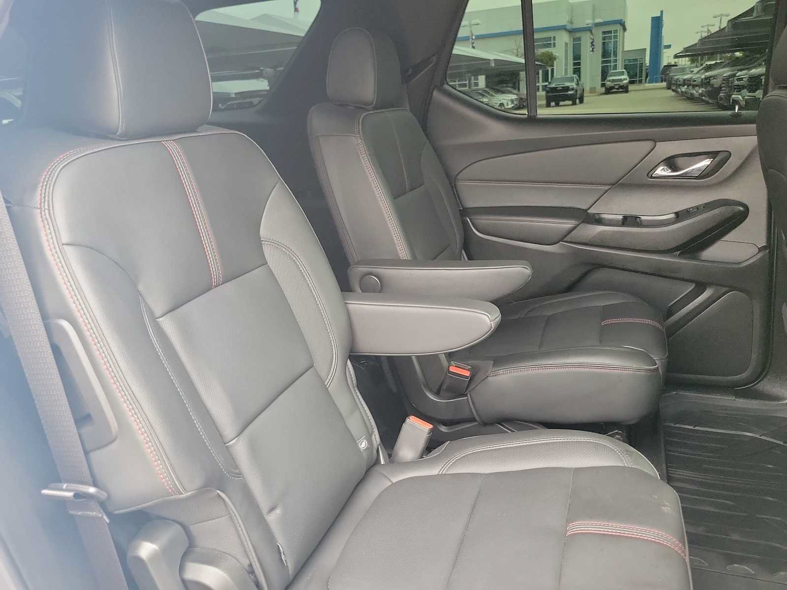 Used 2023 Chevrolet Traverse RS FWD image 17