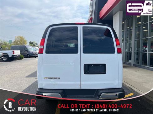 Used 2024 Chevrolet Express 3500 LT w/ LT Preferred Equipment Group RWD image 7