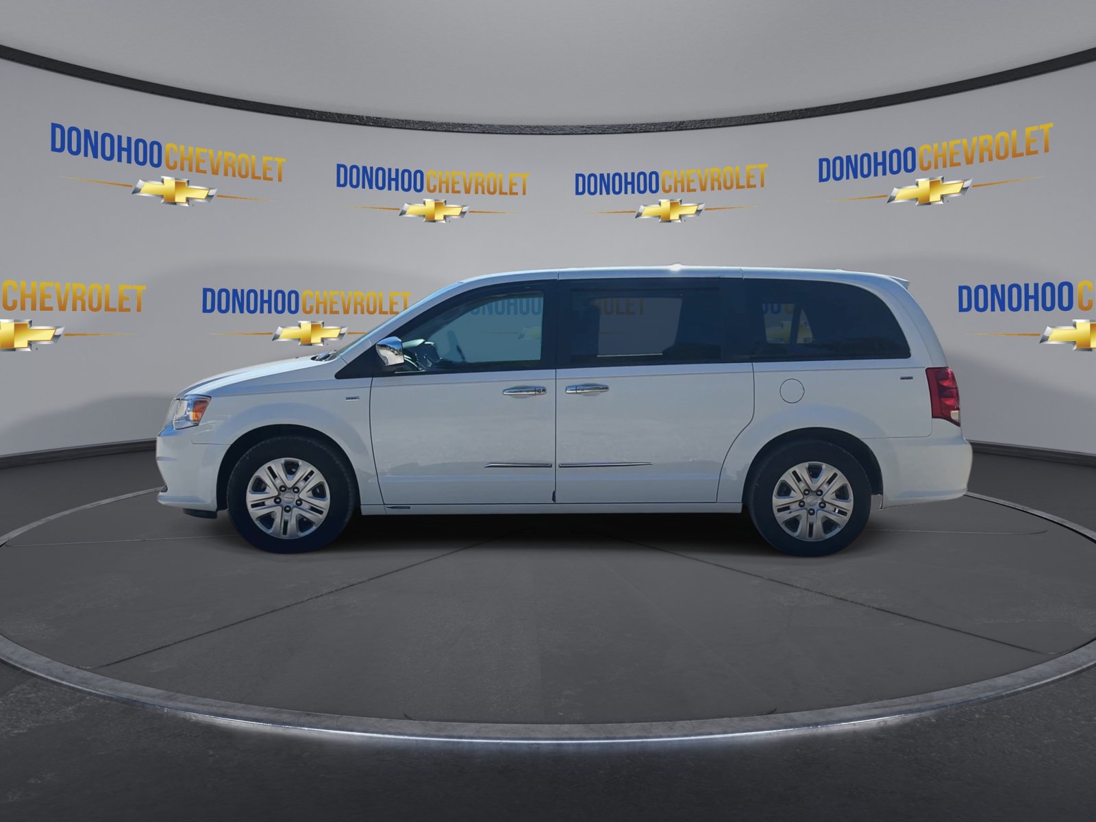 Used 2019 Dodge Grand Caravan SE w/ UConnect Hands-Free Group FWD image 8