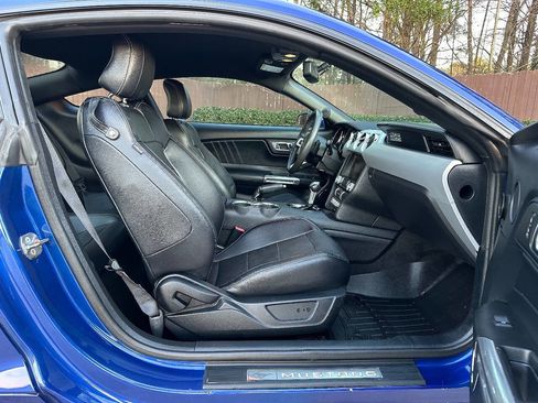 Used 2015 Ford Mustang Premium image 10