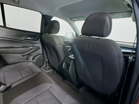 Used 2025 Chevrolet Trax LS image 27