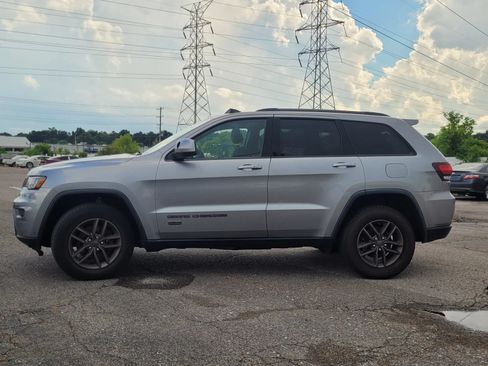 Used 2016 Jeep Grand Cherokee Laredo 75th Anniversary AWD/4WD image 8