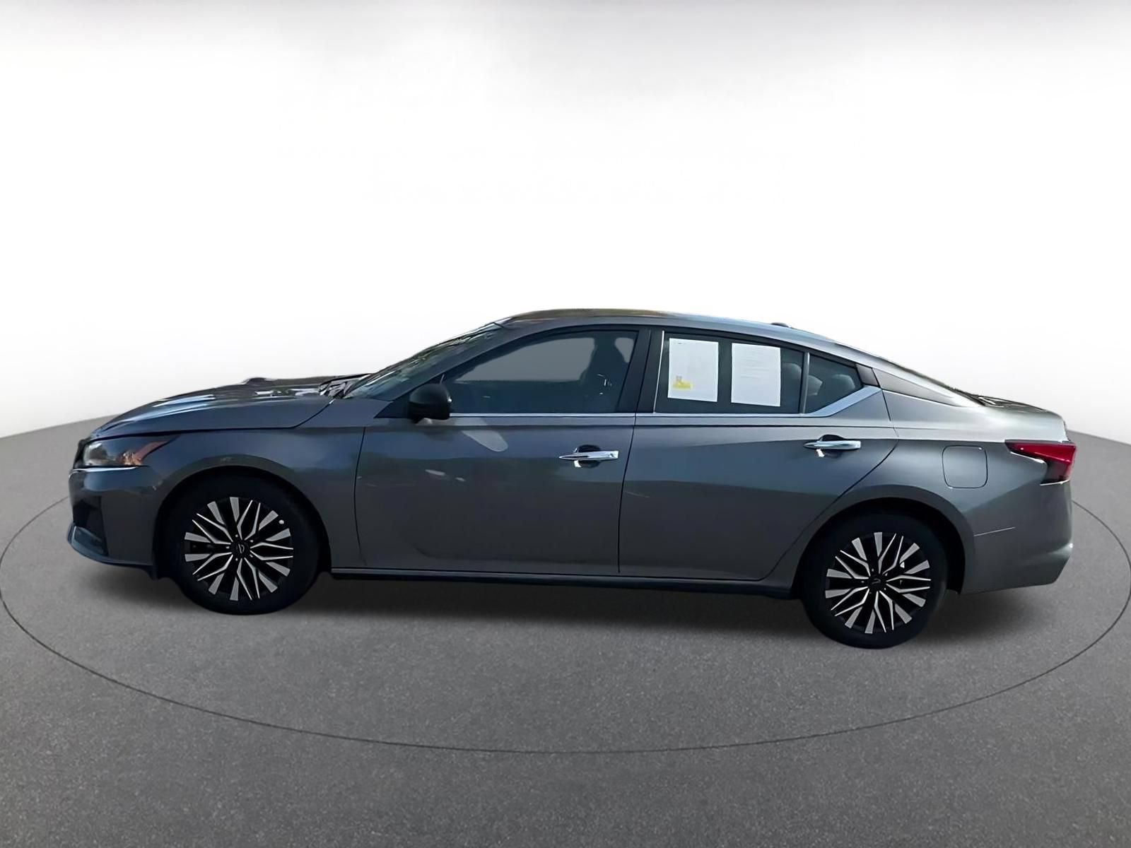 Used 2025 Nissan Altima 2.5 SV FWD image 8