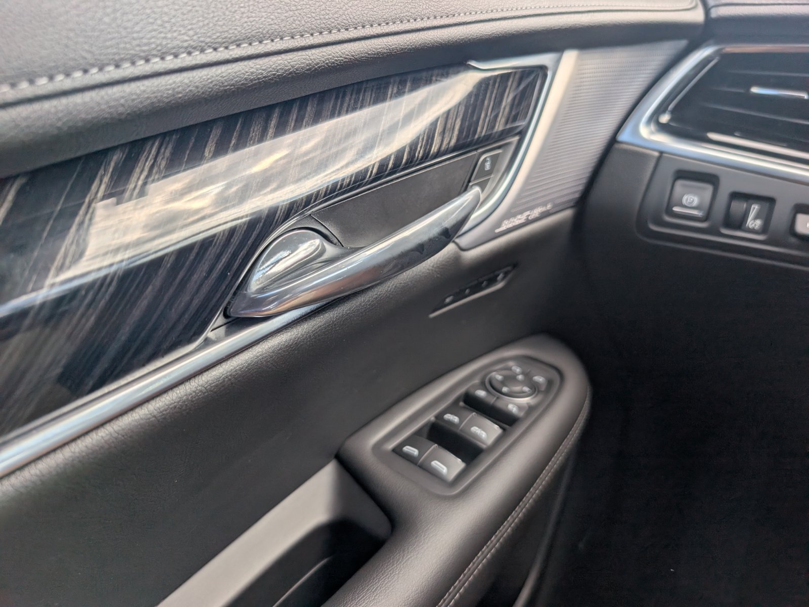 Used 2023 Cadillac XT6 Premium Luxury w/ Technology Package AWD/4WD image 19