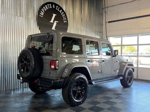 Used 2021 Jeep Wrangler Unlimited Sahara AWD/4WD image 3