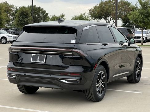 New 2025 Lincoln Nautilus Premier image 9