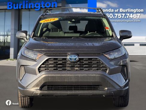 Used 2019 Toyota RAV4 LE w/ Carpet Mat Package image 10