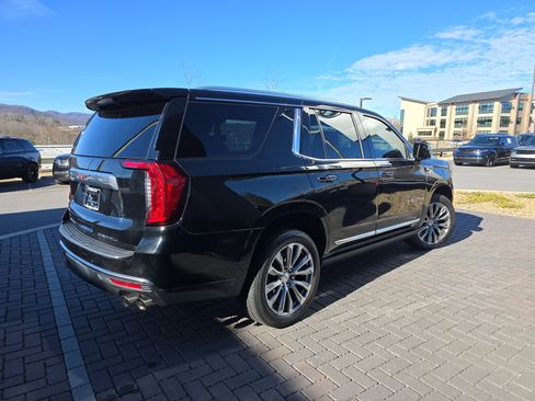 Used 2021 GMC Yukon Denali w/ Denali Premium Package image 5