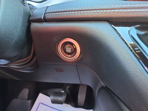 Used 2021 Chrysler Pacifica Limited w/ Uconnect Theater Family Group image 20