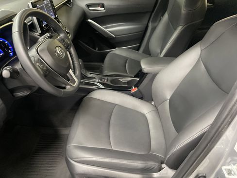 Used 2022 Toyota Corolla Cross XLE FWD image 16