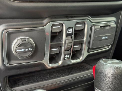 Used 2021 Jeep Wrangler Unlimited Sport AWD/4WD image 24