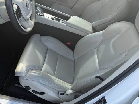 Used 2023 Volvo XC60 B5 Ultimate AWD/4WD image 2