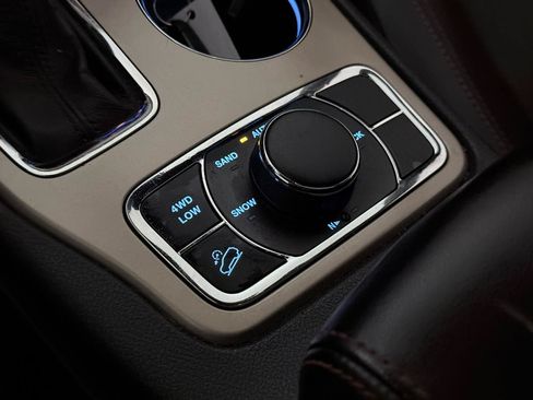 Used 2016 Jeep Grand Cherokee Limited 75th Anniversary AWD/4WD image 38