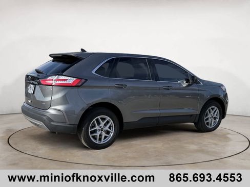 Used 2023 Ford Edge SEL w/ Convenience Package image 3