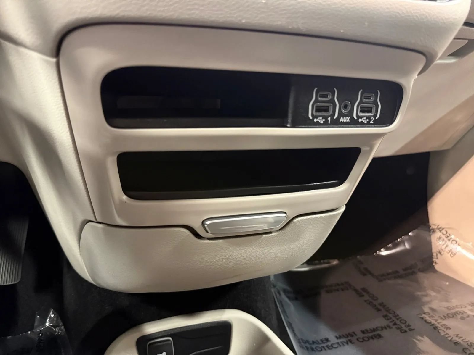 Used 2023 Chrysler Pacifica Touring-L FWD image 25