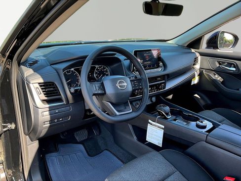Used 2026 Nissan Rogue SV w/ Cold Weather Package AWD/4WD image 17