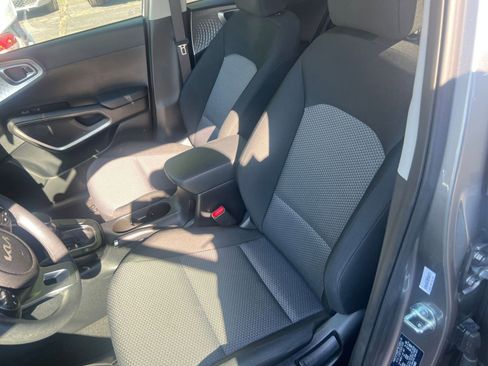 Used 2025 Kia Soul LX w/ LX Technology Package FWD image 31