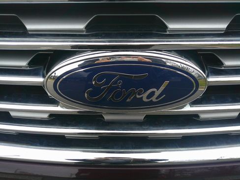 Used 2022 Ford Edge SEL w/ Convenience Package image 3